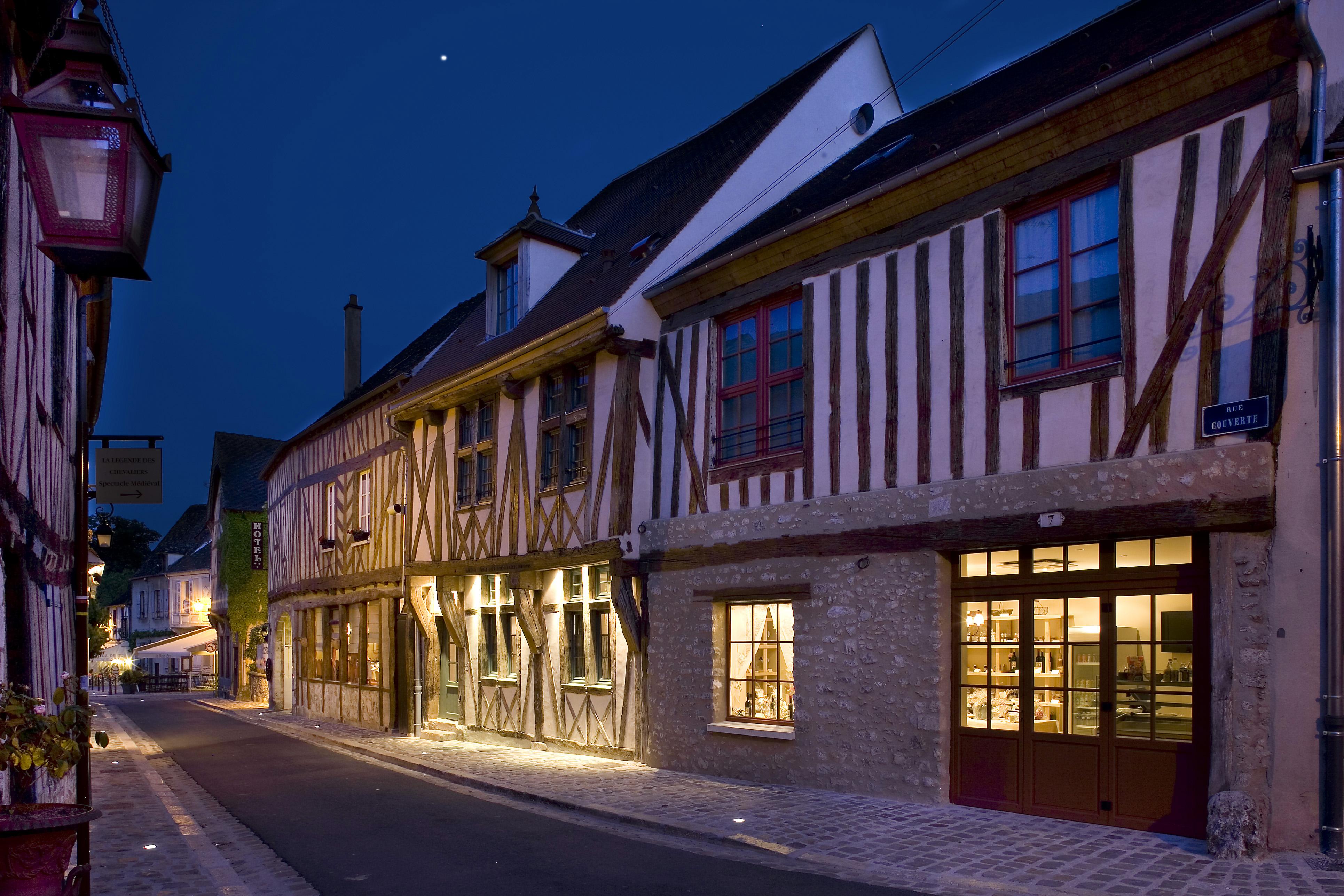 Hôtel Aux Vieux Remparts, The Originals Relais Provins Extérieur photo